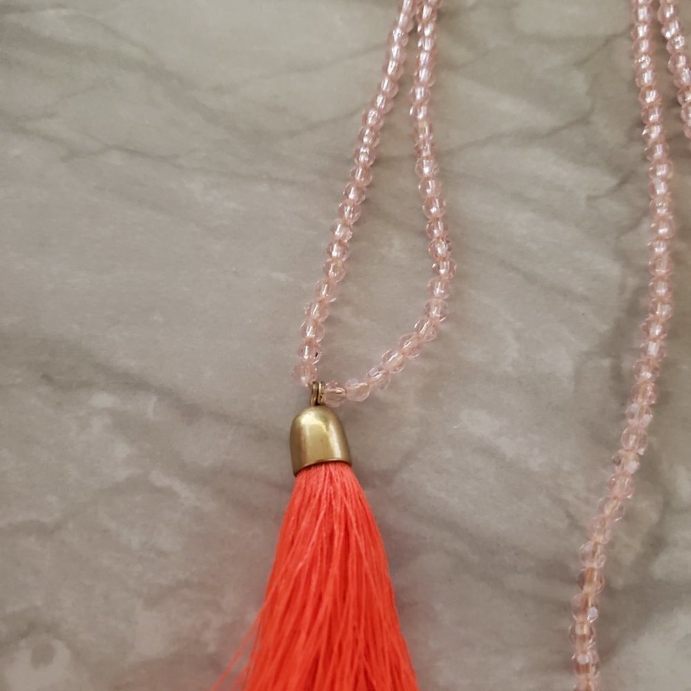 💕 J.Crew Light Pink Bright Beaded Strand Thread Tassel Pendant Necklace 💕 - Picture 3 of 8